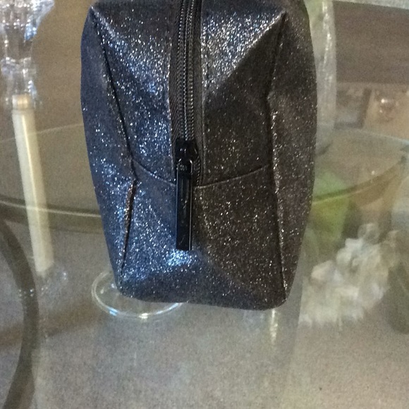 Mac cosmetics bag - Picture 4 of 7